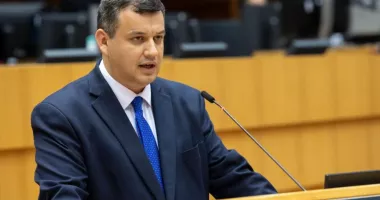 Premierul desemnat Eugen Tomac începe consultările cu partidele parlamentare