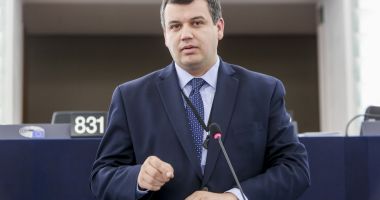 Stire din Politică-Administrație : Eugen Tomac îi cere premierului Nicolae Ciucă să dea Austria în judecată