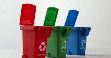 Stire din Social : Tomberonul de gunoi: componenta esențială în infrastructura de gestionare a deșeurilor urbane