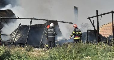 CONTROL la Biserica "Sf. Ecaterina", DISTRUSĂ de FLĂCĂRI. "Va fi verificată legalitatea funcționării pe linia securității la incendiu" - 2