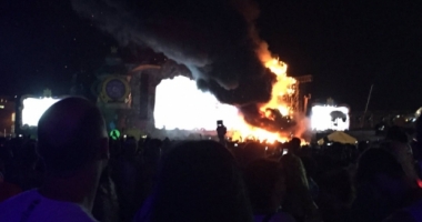 Stire din Actualitate : INCENDIU DEVASTATOR! 22.000 de persoane au fost evacuate de la un festival de muzică