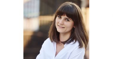 Stire din Economie : Top 10 al domeniilor în care se pot angaja tinerii absolvenți. Iată ce salarii sunt oferite!