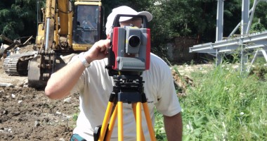 Stire din Economie : Proprietarii vor fi obligați prin HG să-i lase pe topometriști să le intre în imobil