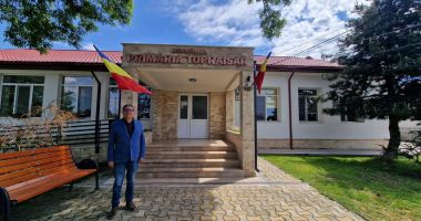 Stire din Politică-Administrație : Primarul Stelian Gheorghe: “Renovarea Căminului Cultural Topraisar este în curs de execuție”