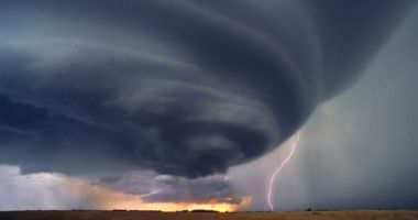 VIDEO INCREDIBIL! Tornadă devastatoare. 22 persoane au murit