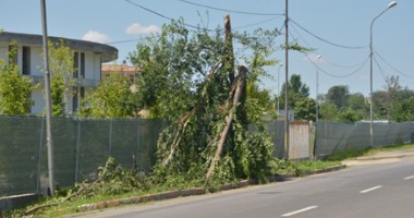 Galerie FOTO. Tornadă pe litoral. Meteorologii avertizează: "Vor fi din ce în ce mai violente și mai dese" - 3