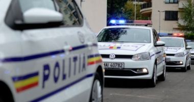 S-a urcat pe un coteț și a început să tragă în muncitori. Arma, cumpărată online