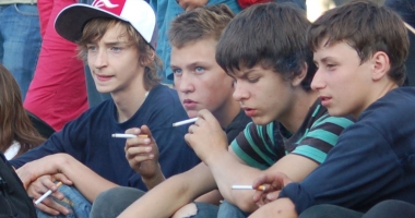 Îngrijorător! Tot mai mulți adolescenți fumători
