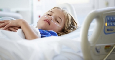 Stire din Social : TOXIINFECȚIE ALIMENTARĂ PE LITORAL. 11 COPII AU AJUNS LA SPITAL. Pensiunea nu era autorizată pentru a da mâncare turiștilor!