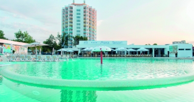 Stire din Social : Toxiinfecții alimentare pe litoral. Complexul Mera Resort, depistat cu produse stricate și expirate