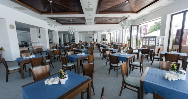 Toxiinfecții alimentare pe litoral. Complexul Mera Resort, depistat cu produse stricate și expirate - 2