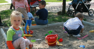 Stire din Sănătate : Parcurile pentru copii,  sursa unor boli teribile