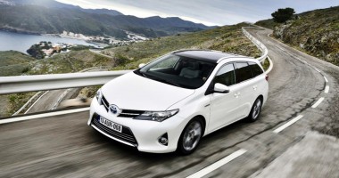 Stire din Diverse : Toyota Auris primește  o caroserie break