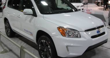 Stire din Economie : RISC DE ACCIDENT GRAV! Toyota cheamă în service toate exemplarele modelului RAV4 electric