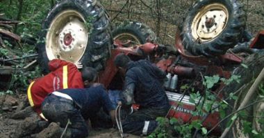 Stire din Eveniment : ACCIDENT GRAV! Bărbat CĂLCAT PE CAP DE TRACTOR. Intervine elicopterul SMURD