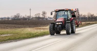 Stire din Social : Șoferii cu permis categoria B vor putea conduce mașini mai grele de 3,5 tone