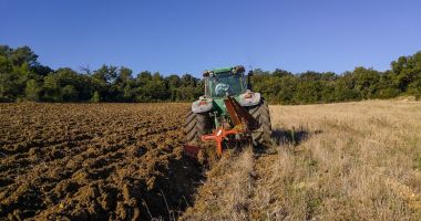 Stire din Economie : Programul Rabla pentru tractoare începe pe 22 noiembrie