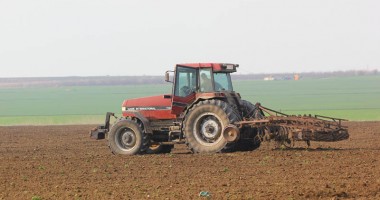 Stire din Economie : Agricultorii se tem că vor lua țeapă cu subvenționarea accizei la motorină