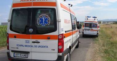 Stire din Eveniment : Tractor răsturnat pe câmp.  Cinci zilieri au ajuns la spital