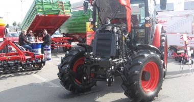 Stire din Economie : Tractorul românesc "Tagro", vedeta Târgului EXPOAGROUTIL