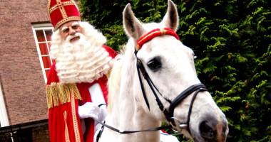 Stire din Cultură-Educație : Colinde, obiceiuri și tradiții din Bucovina, la Casa de Cultură