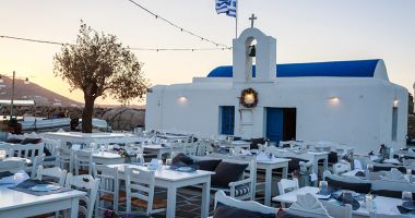 Grecia a redeschis terasele, cafenelele si restaurantele după o pauză de șase luni