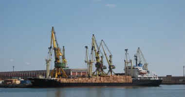 Stire din Economie : În porturile Constanța, Mangalia și Midia: 28 nave sub operațiuni de încărcare - descărcare