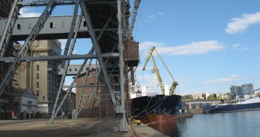 Stire din Economie : În porturile Constanța și Midia: 33 nave sub operațiuni de încărcare - descărcare