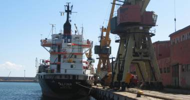 Stire din Economie : În porturile Constanța și Midia: 40 de nave sub operațiuni de încărcare - descărcare