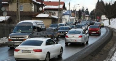 Trafic aglomerat pe DN1, coloane de mașini în zonele Comarnic și Bușteni