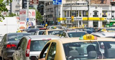 Stire din Eveniment : Fotografiile din trafic pot aduce amenzi usturătoare pentru cei care le postează pe rețelele sociale