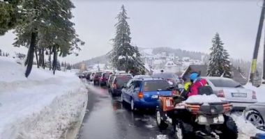 Stire din Actualitate : Blocaj total la intrarea în stațiunea Rânca. Coada de mașini se întinde pe kilometri întregi