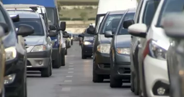 Stire din Eveniment : Două autoturisme implicate într-un accident. Circulație îngreunată