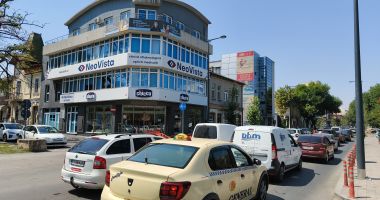 Stire din Social : Înjurături, nervi și disperare în trafic! Se circulă bară la bară pe strada Mircea cel Bătrân