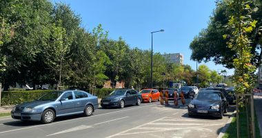 Înjurături, nervi și disperare în trafic! Se circulă bară la bară pe strada Mircea cel Bătrân - 2