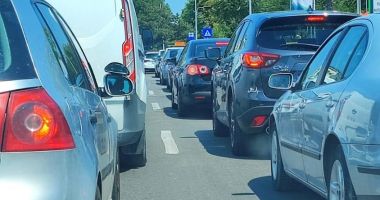 Stire din Eveniment : Situația traficului, în această dimineață! Se circulă cu dificultate atât spre mare cât și spre munte