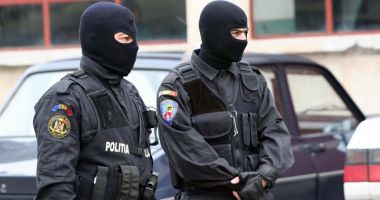 Stire din Eveniment : INFRACȚIUNI ECONOMICE, CERCETATE DE POLIȚIȘTI