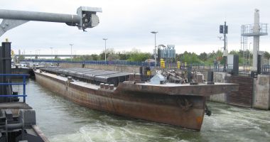 Stire din Economie : Traficul de mărfuri pe canalele navigabile se îndreaptă spre un nou record