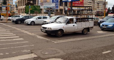Stire din Economie : Aproape 35% dintre mașinile înmatriculate în mai au peste 13 ani