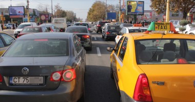 Stire din Economie : Înmatricularea mașinilor pe bandă rulantă continuă la Constanța