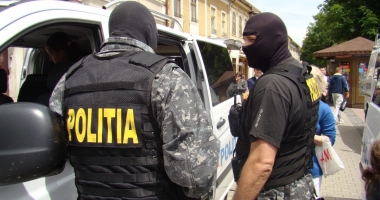 Stire din Eveniment : GRUPARE SPECIALIZATĂ ÎN TRAFIC DE DROGURI, DESTRUCTURATĂ