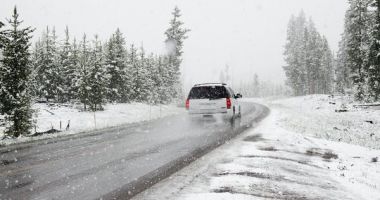 Stire din Eveniment : CNAIR: Facem apel la conducătorii auto să evite deplasările în zonele avertizate de meteorologi, sâmbătă şi duminică