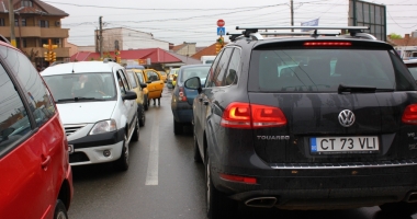 Atenție, șoferi! Trafic restricționat pe bulevardul Tomis. Se lucrează la conductele de apă