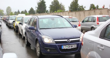 GALERIE FOTO. Atenție, șoferi! TRAFIC AGLOMERAT în zona Cimitirului Central - 2