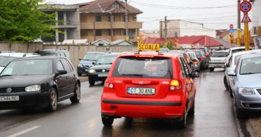 GALERIE FOTO. Atenție, șoferi! TRAFIC AGLOMERAT în zona Cimitirului Central - 4