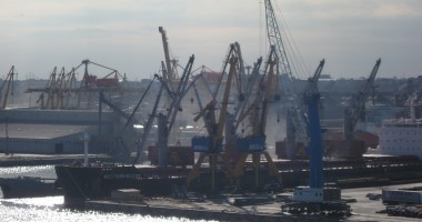 Stire din Economie : În porturile Constanța, Mangalia și Midia: 40 nave sub operațiuni de încărcare - descărcare