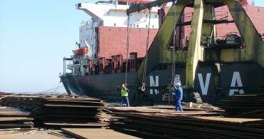 Stire din Economie : Traficul de mărfuri din portul Constanța a făcut un salt de peste 7%