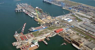 Stire din Economie : Traficul de mărfuri din porturile maritime românești, mai mic din cauza pandemiei și secetei