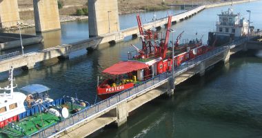Stire din Economie : Seceta și lipsa irigațiilor din agricultura românească afectează traficul de mărfuri pe Canalul Dunăre – Marea Neagră