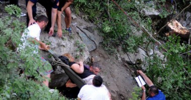 Stire din Actualitate : La un pas de adevăr. Tahograful autocarului românesc căzut în prăpastia din Muntenegru a fost găsit